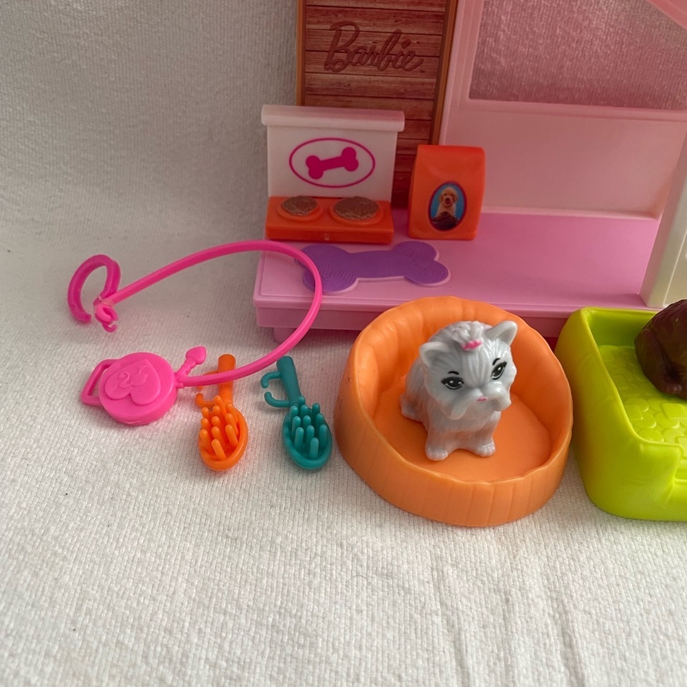 Barbie Pink Pet House with Orange and Lime Pet Beds - Picture 2 of 5